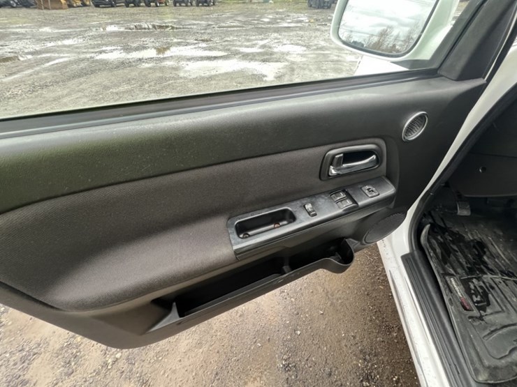 2012-chevrolet-colorado-image-27