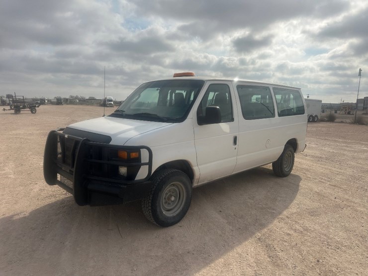 2014-ford-e350-image-1