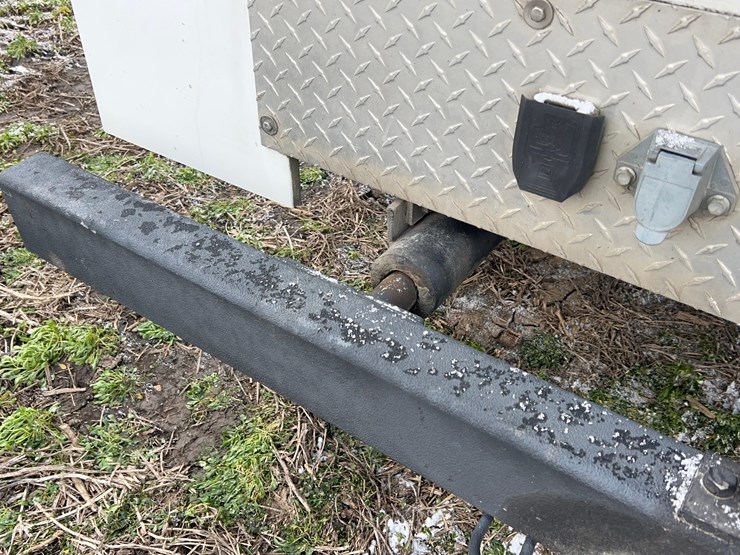 2011-chevrolet-3500hd-image-28