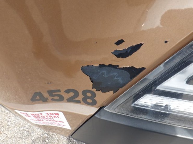 2022-volvo-vnl300-image-2