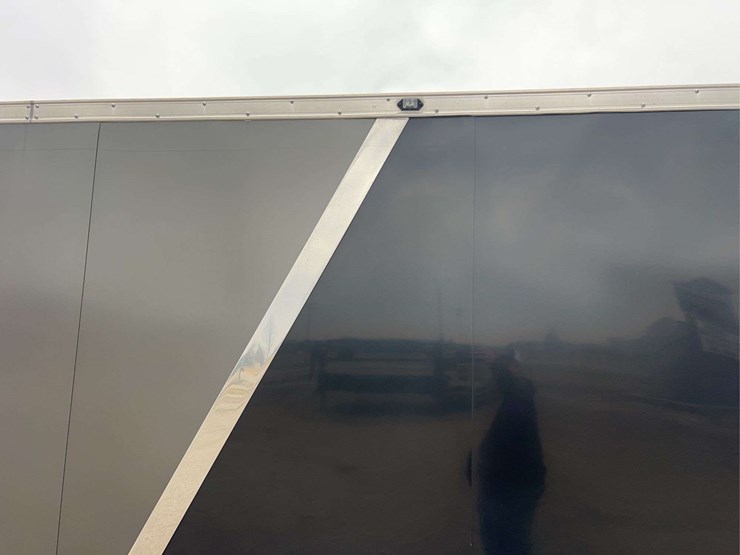 2016-stealth-viper-24'-enclosed-trailer-image-31