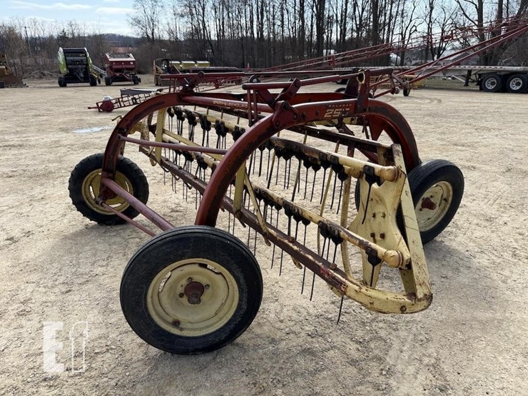 new-holland-256-image-3