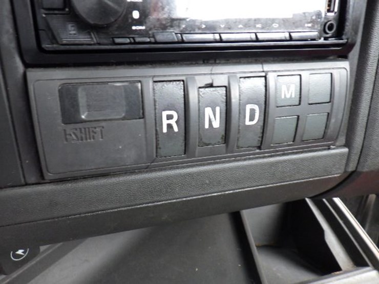 2019-volvo-vnl300-image-19