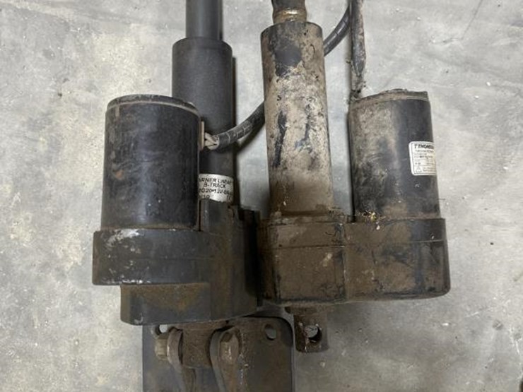 #68-•-6"-linear-actuators-image-1