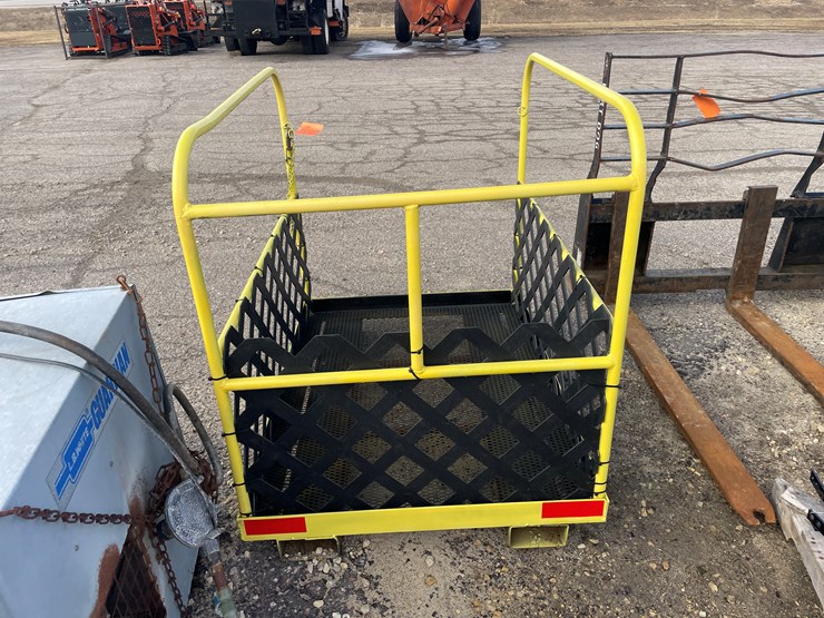 #2493-•-pallet-fork-man-basket-image-3