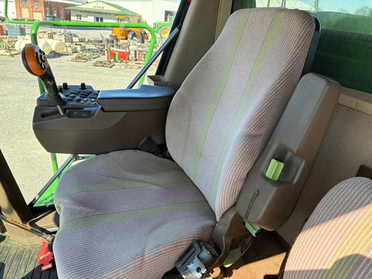 2005-john-deere-9660-sts-image-97