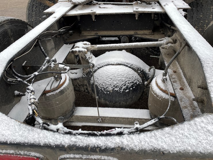 2019-peterbilt-579-image-16