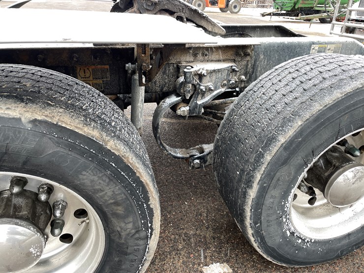 2019-peterbilt-579-image-39