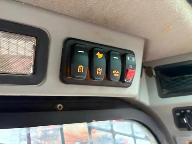 2021-caterpillar-259d3-image-19