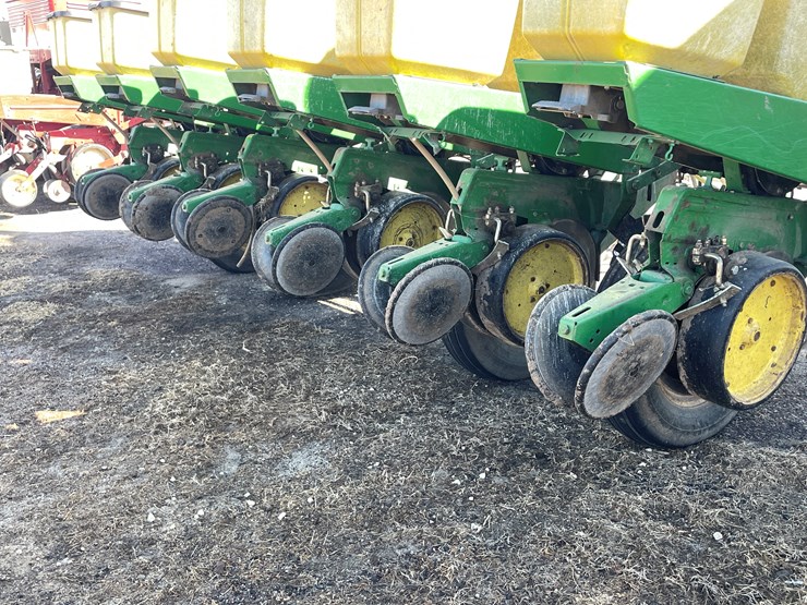 john-deere-7000-image-10