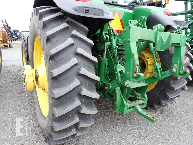 john-deere-8260r-image-12