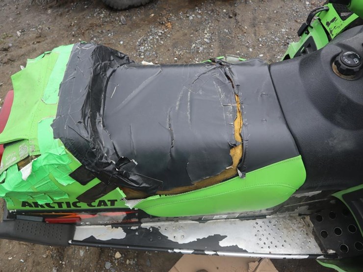 articcat-zr700-snowmobile-image-11