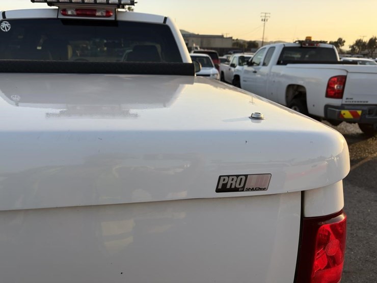 2013-chevrolet-2500-image-25