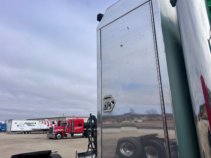 1999-peterbilt-379-image-25