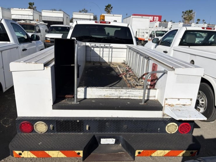 2012-chevrolet-2500-image-6