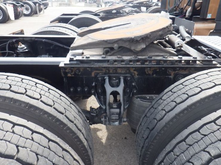 2022-kenworth-t680-image-8