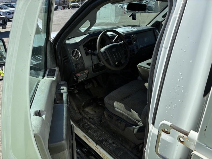 2011-ford-f550-image-12