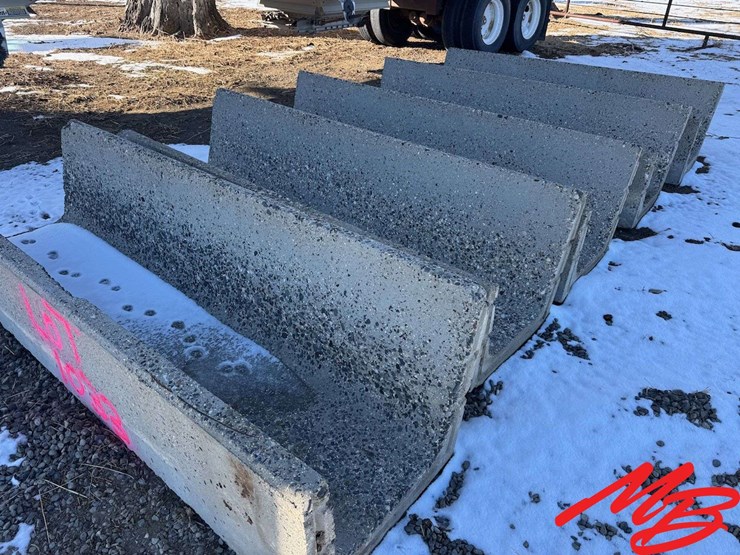 (5)-concrete-feed-bunks,-8’x27”-image-2