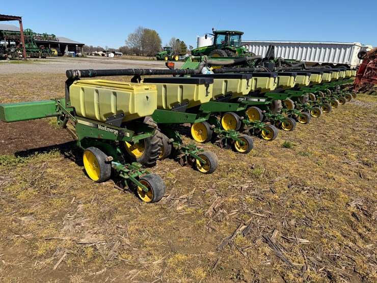 john-deere-7300-image-4