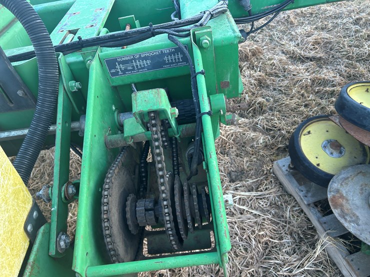 john-deere-12-image-13