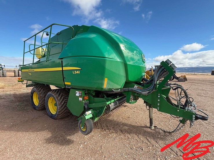 2022-john-deere-l341-image-4