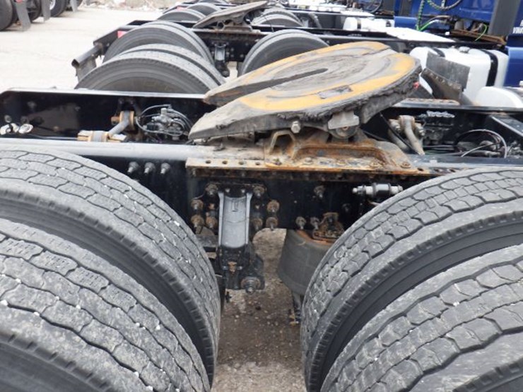 2019-volvo-vnl300-image-7