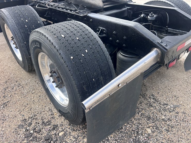 2000-peterbilt-379-image-17