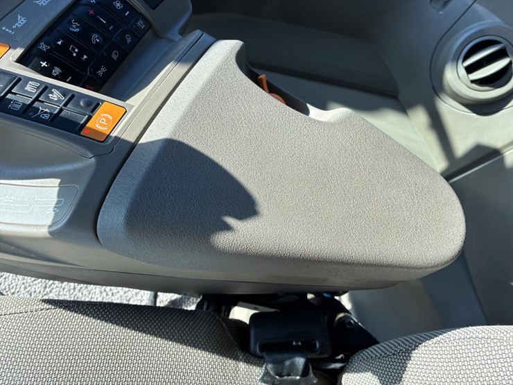 2022-john-deere-410r-image-87