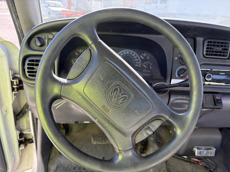 2001-dodge-2500-image-11