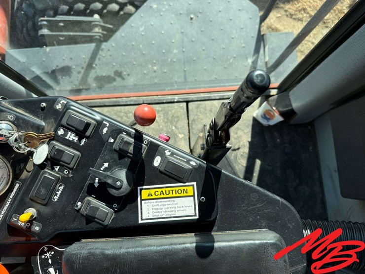 hesston-8450-image-28