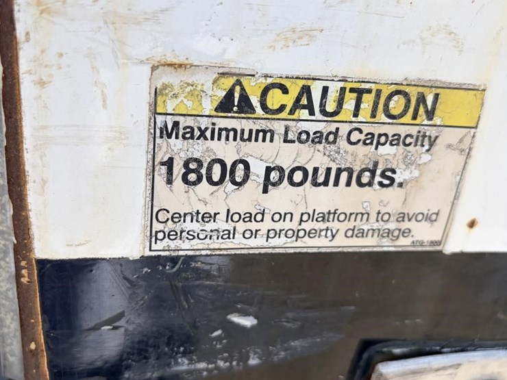 2017-isuzu-nrr-image-7