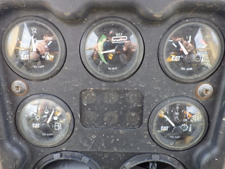 2004-caterpillar-d4g-xl-image-28