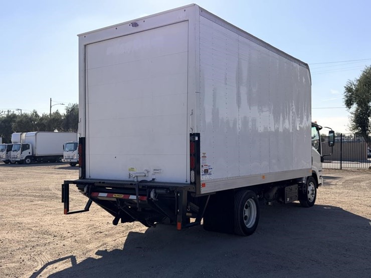 2023-isuzu-nrr-image-3