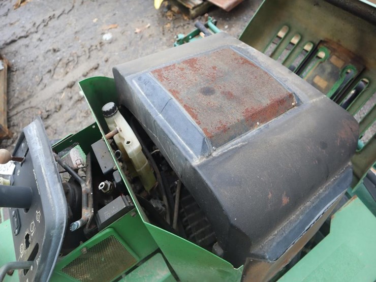 john-deere-golf-course-mower-image-12