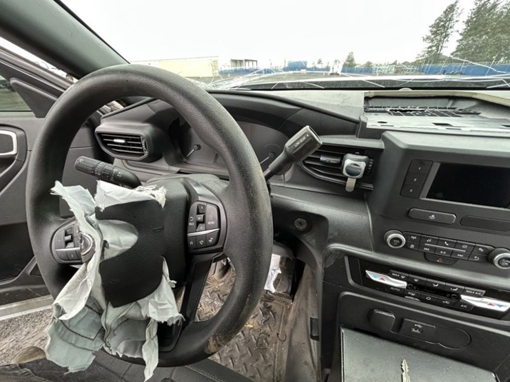 2020-ford-explorer-image-15