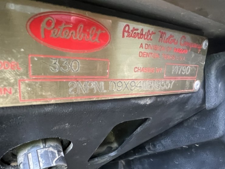 2004-peterbilt-330-image-9