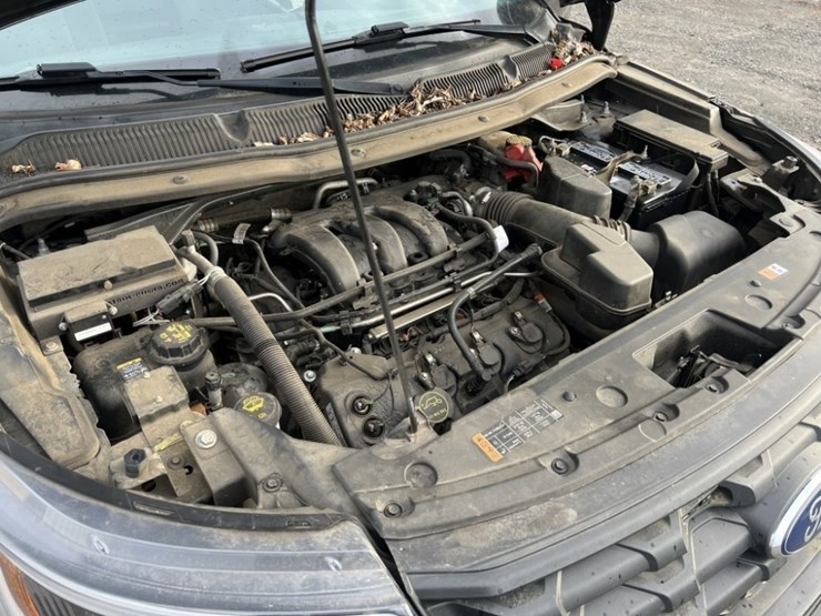 2016-ford-explorer-image-16