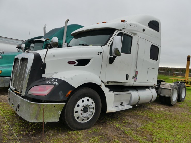 peterbilt-587-image-1