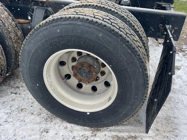 2017-kenworth-t680-image-39