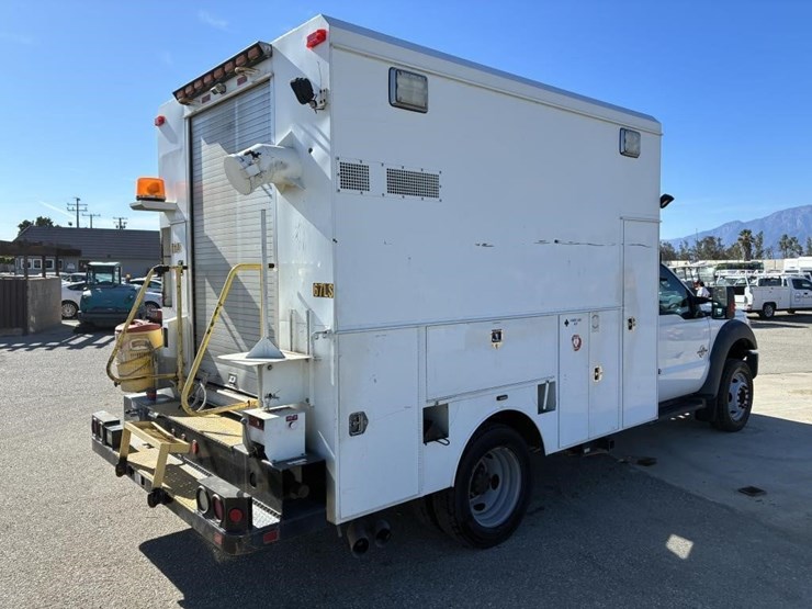 2012-ford-f550-xlt-image-3