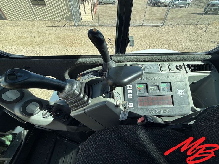 2013-bobcat-e35-image-26