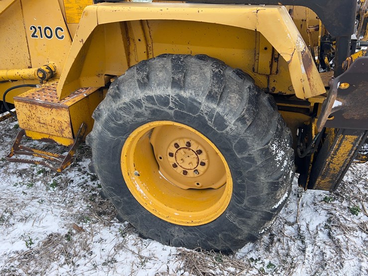 deere-210c-image-23