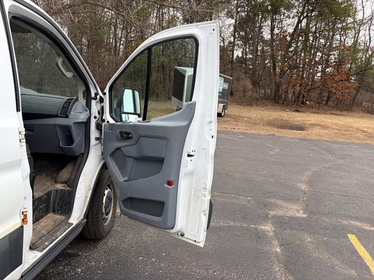 2015-ford-transit-image-24