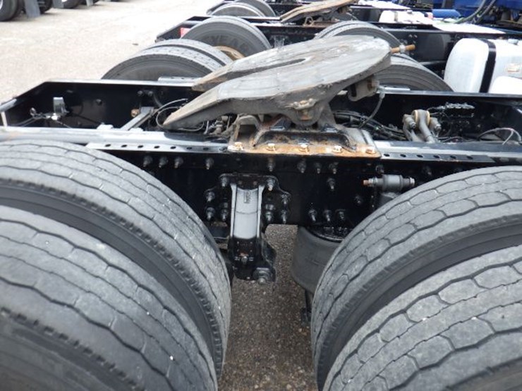 2018-volvo-vnl300-image-6