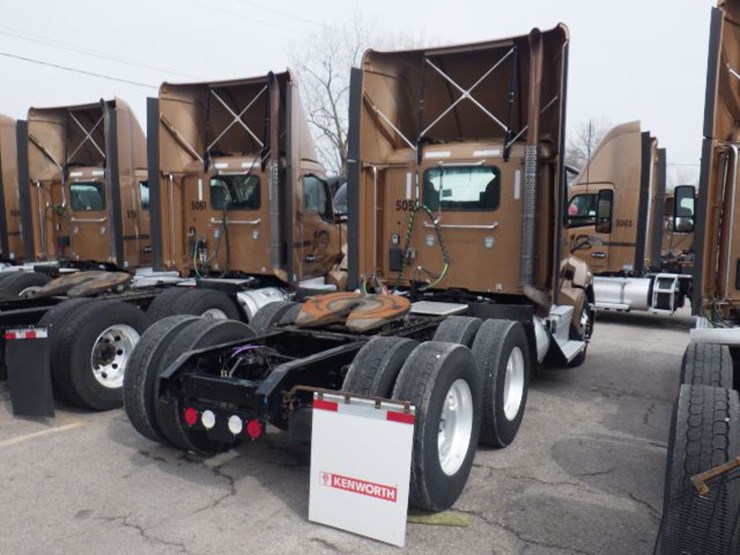 2022-kenworth-t680-image-11