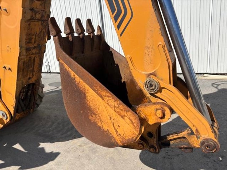 2002-case-590sl-image-10