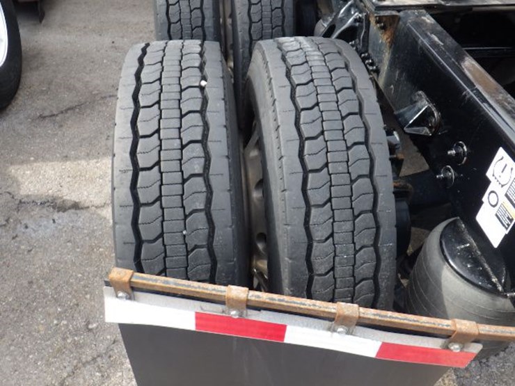 2022-kenworth-t680-image-16