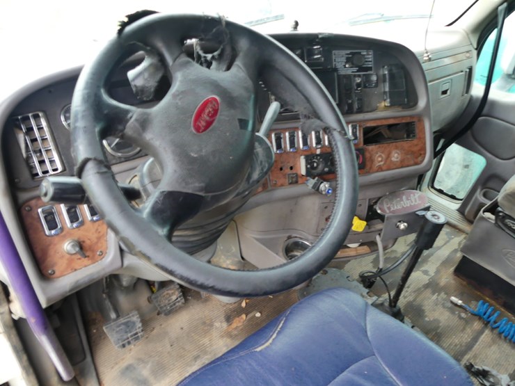 peterbilt-587-image-13
