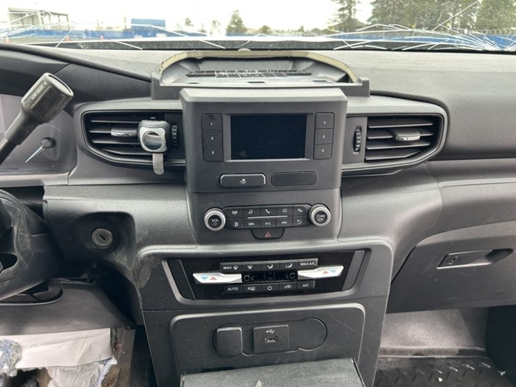 2020-ford-explorer-image-14