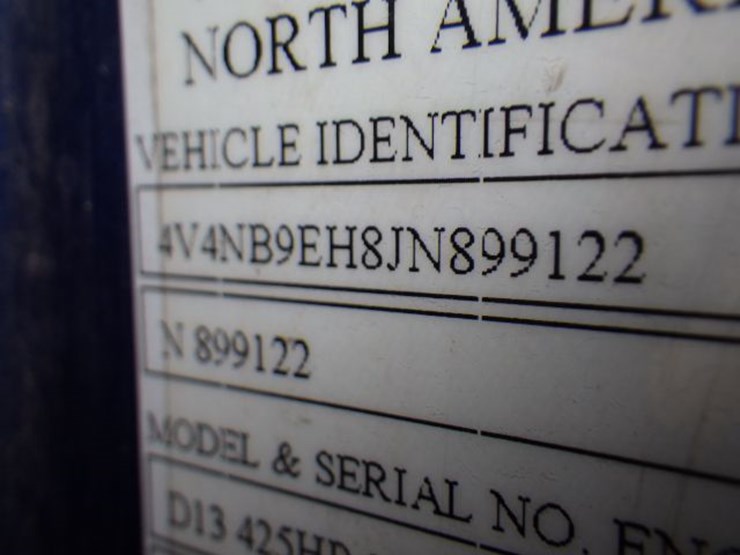 2018-volvo-vnl300-image-22